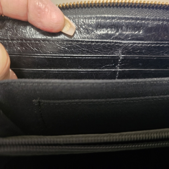 See By Chloe Large Glossy Black Tote & Heart Embossed Wallet - Picture 7 of 8